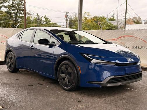 2025 Toyota Prius LE