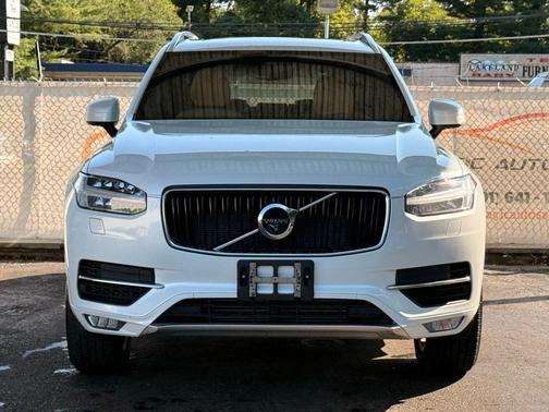 2018 Volvo XC90 T6 Momentum