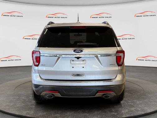 Ingot Silver Metallic 2018 Ford Explorer XLT