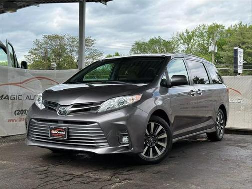 2020 Toyota Sienna XLE Premium
