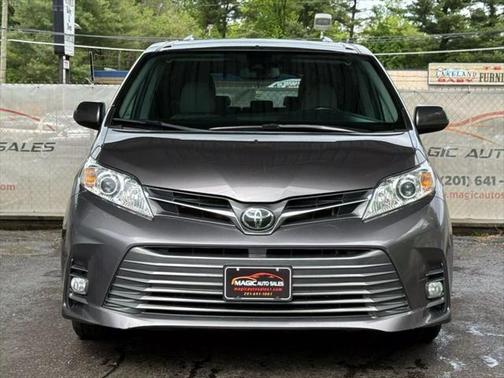 2020 Toyota Sienna XLE Premium