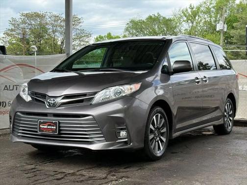 2020 Toyota Sienna XLE Premium