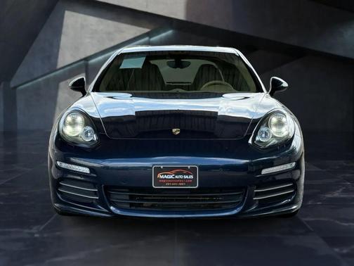2015 Porsche Panamera 4