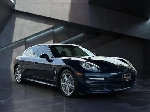 2015 Porsche Panamera 4