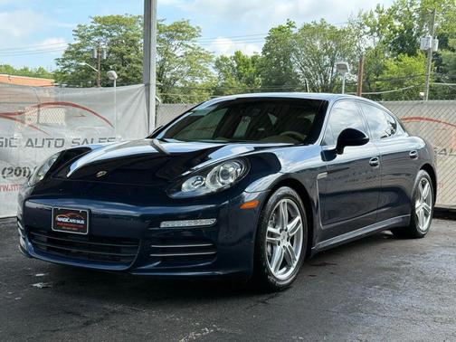 2015 Porsche Panamera 4