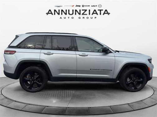 2023 Jeep Grand Cherokee Altitude