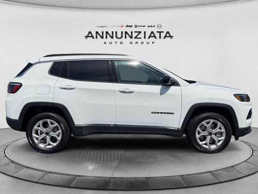 Bright White Clearcoat 2025 Jeep Compass Latitude