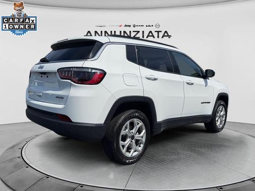 Bright White Clearcoat 2025 Jeep Compass Latitude