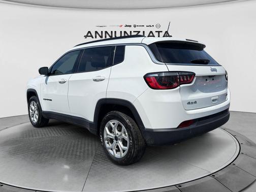 Bright White Clearcoat 2025 Jeep Compass Latitude