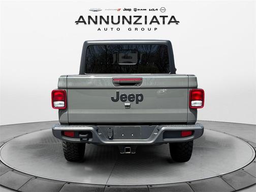 2022 Jeep Gladiator Sport