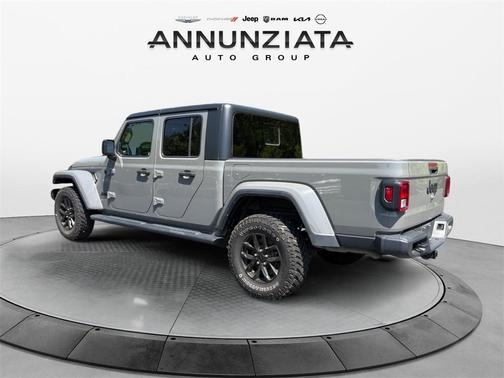 2022 Jeep Gladiator Sport