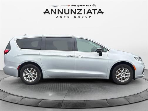2024 Chrysler Pacifica Touring-L