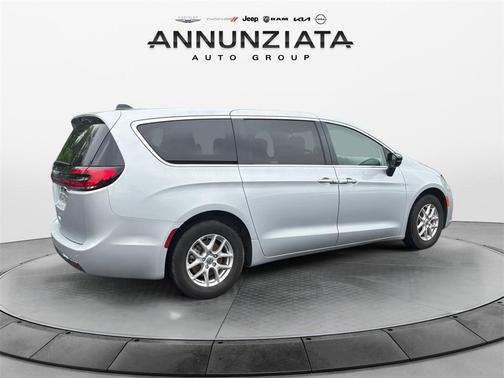 2024 Chrysler Pacifica Touring-L
