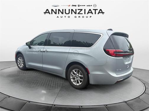 2024 Chrysler Pacifica Touring-L