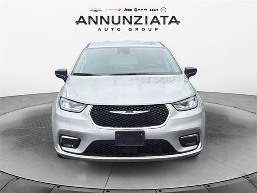 2024 Chrysler Pacifica Touring-L