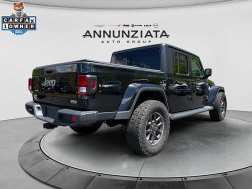Black Clearcoat 2022 Jeep Gladiator Overland