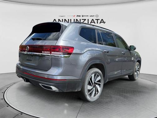 Platinum Gray Metallic 2025 Volkswagen Atlas 2.0T SE