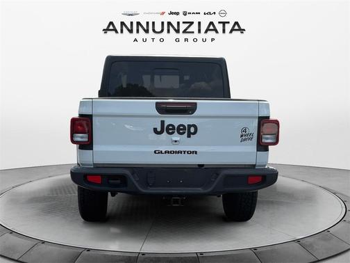 2022 Jeep Gladiator Sport