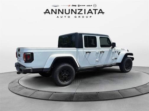 2022 Jeep Gladiator Sport