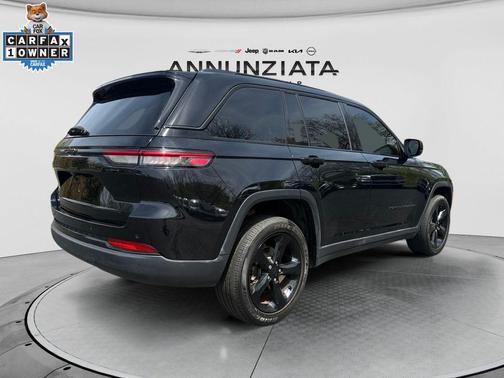 Diamond Black 2024 Jeep Grand Cherokee Laredo