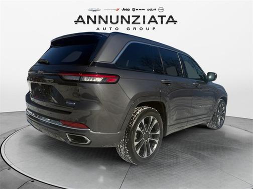 2022 Jeep Grand Cherokee Overland