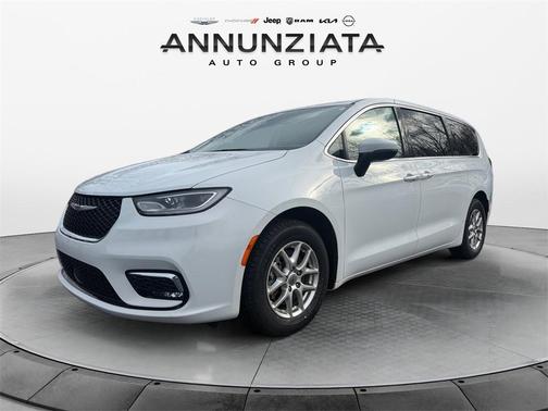 2023 Chrysler Pacifica Touring-L