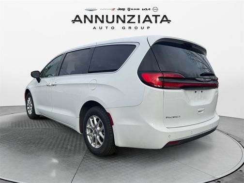 2023 Chrysler Pacifica Touring-L