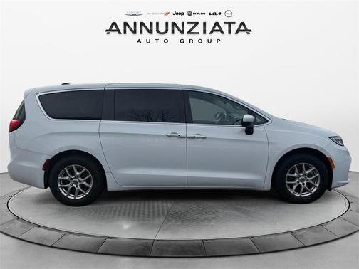 2023 Chrysler Pacifica Touring-L