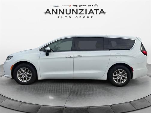 2023 Chrysler Pacifica Touring-L