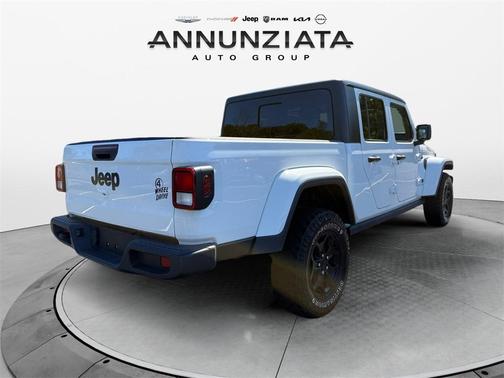 2022 Jeep Gladiator Sport
