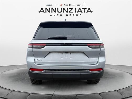 2026 Jeep Grand Cherokee Laredo