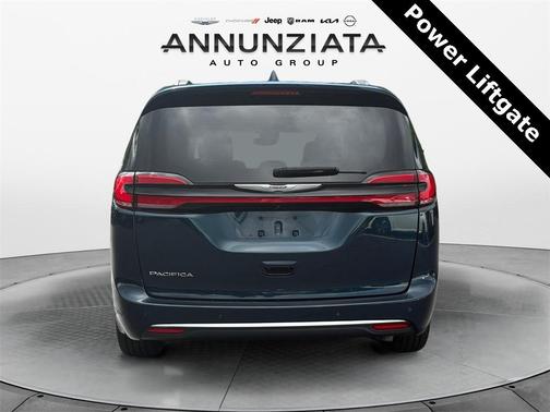 2022 Chrysler Pacifica Touring-L