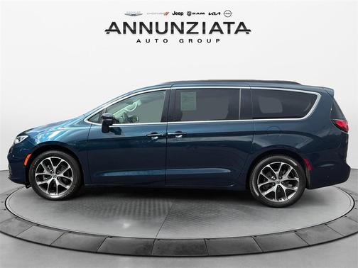 2022 Chrysler Pacifica Touring-L