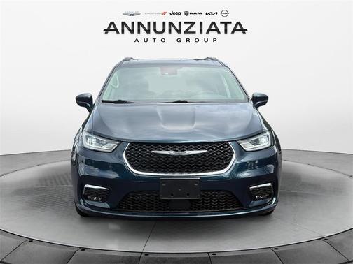 2022 Chrysler Pacifica Touring-L
