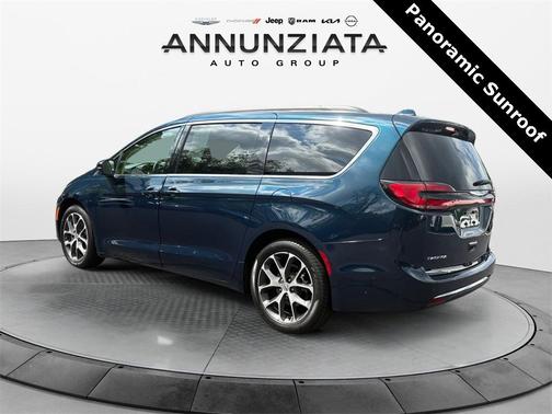 2022 Chrysler Pacifica Touring-L