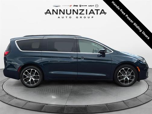 2022 Chrysler Pacifica Touring-L