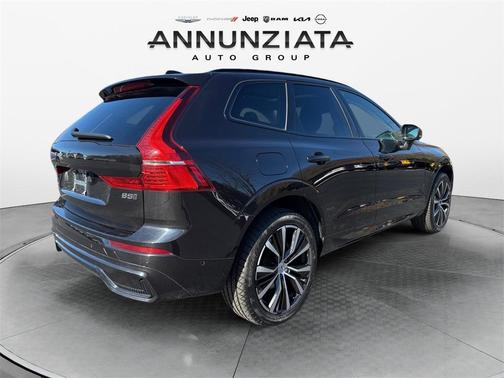 2024 Volvo XC60 B5 Plus Dark Theme