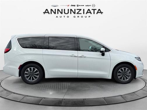 2023 Chrysler Pacifica Hybrid Touring L