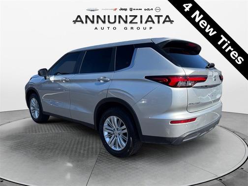 2022 Mitsubishi Outlander ES