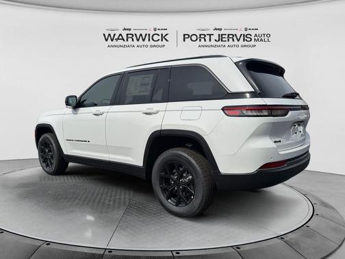 2026 Jeep Grand Cherokee Laredo