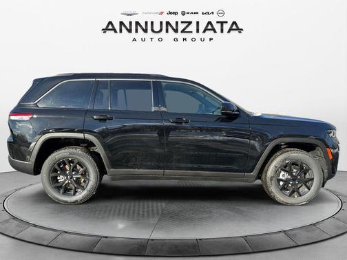 2026 Jeep Grand Cherokee Laredo