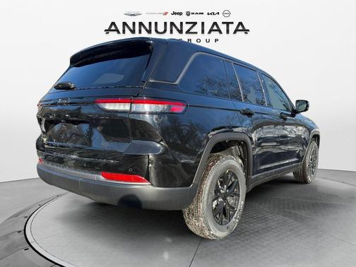 2026 Jeep Grand Cherokee Laredo