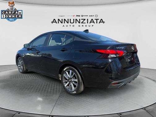 Super Black Metallic 2024 Nissan Versa 1.6 SV