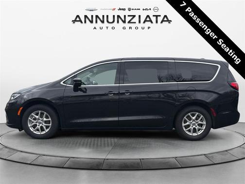 2023 Chrysler Pacifica Touring-L