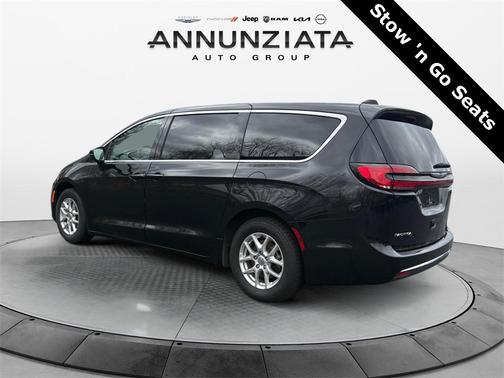 2023 Chrysler Pacifica Touring-L