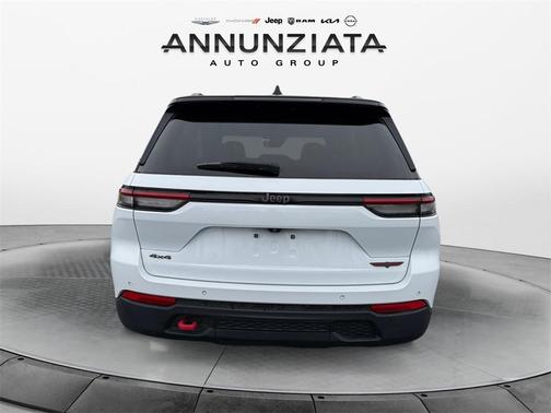 2022 Jeep Grand Cherokee Trailhawk