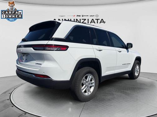 Bright White Clearcoat 2023 Jeep Grand Cherokee Laredo