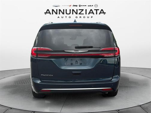 2022 Chrysler Pacifica Touring-L