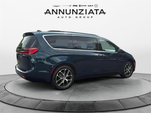 2022 Chrysler Pacifica Touring-L