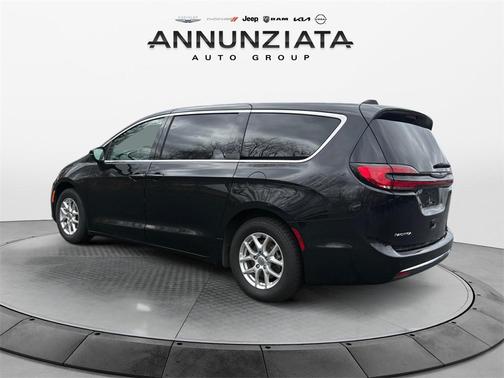 2023 Chrysler Pacifica Touring-L